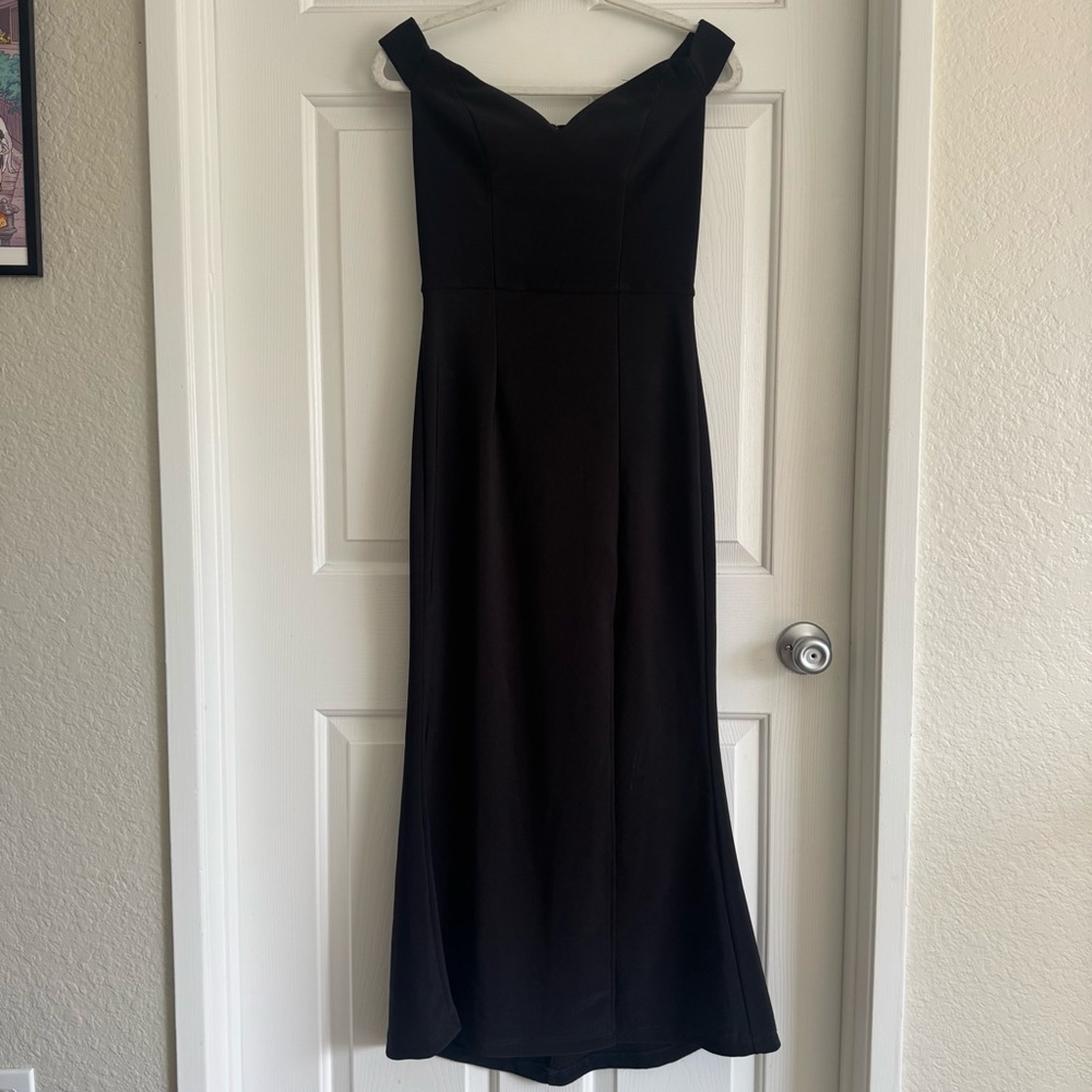 Elegant Windsor Black Off-Shoulder Midi Dress